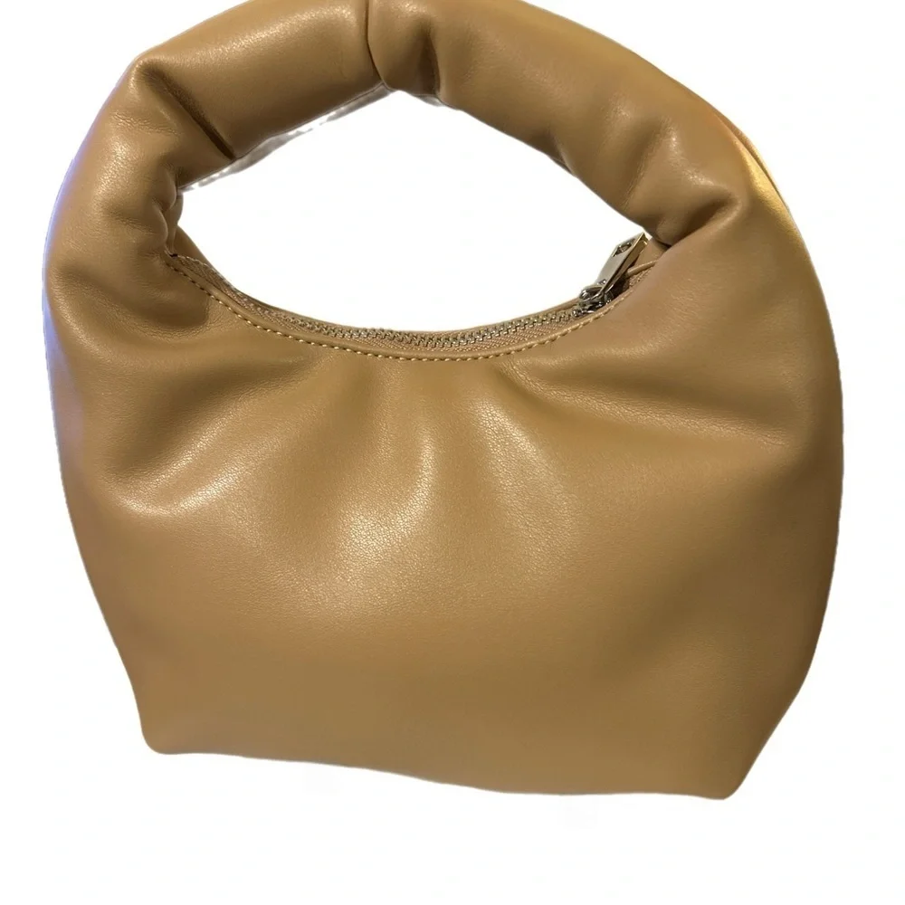 Topshop Women’s Groovy Puffy Grab Bag in NWOT